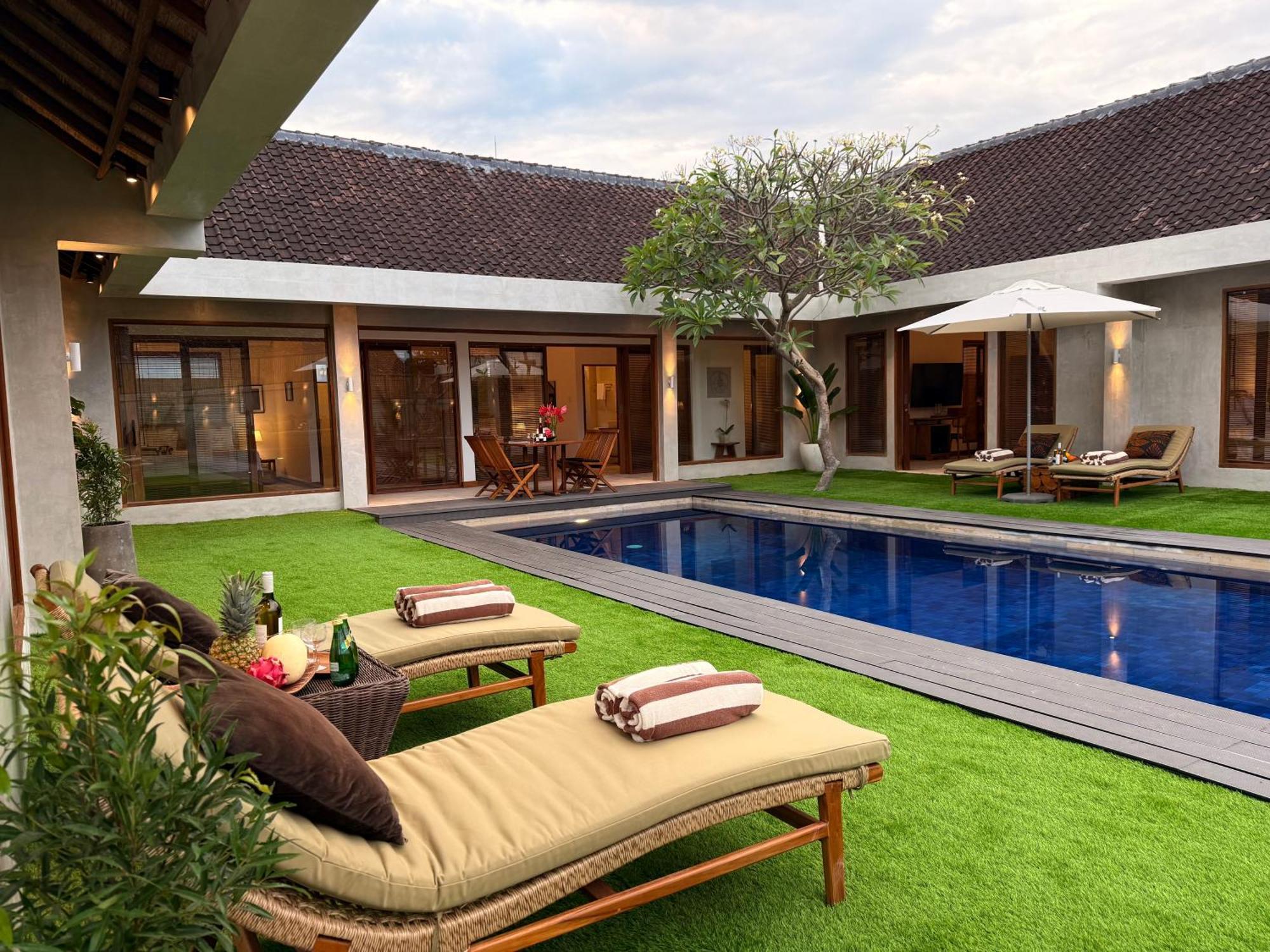 Villa New, 8 Bed,10 Bath Villa, Location *