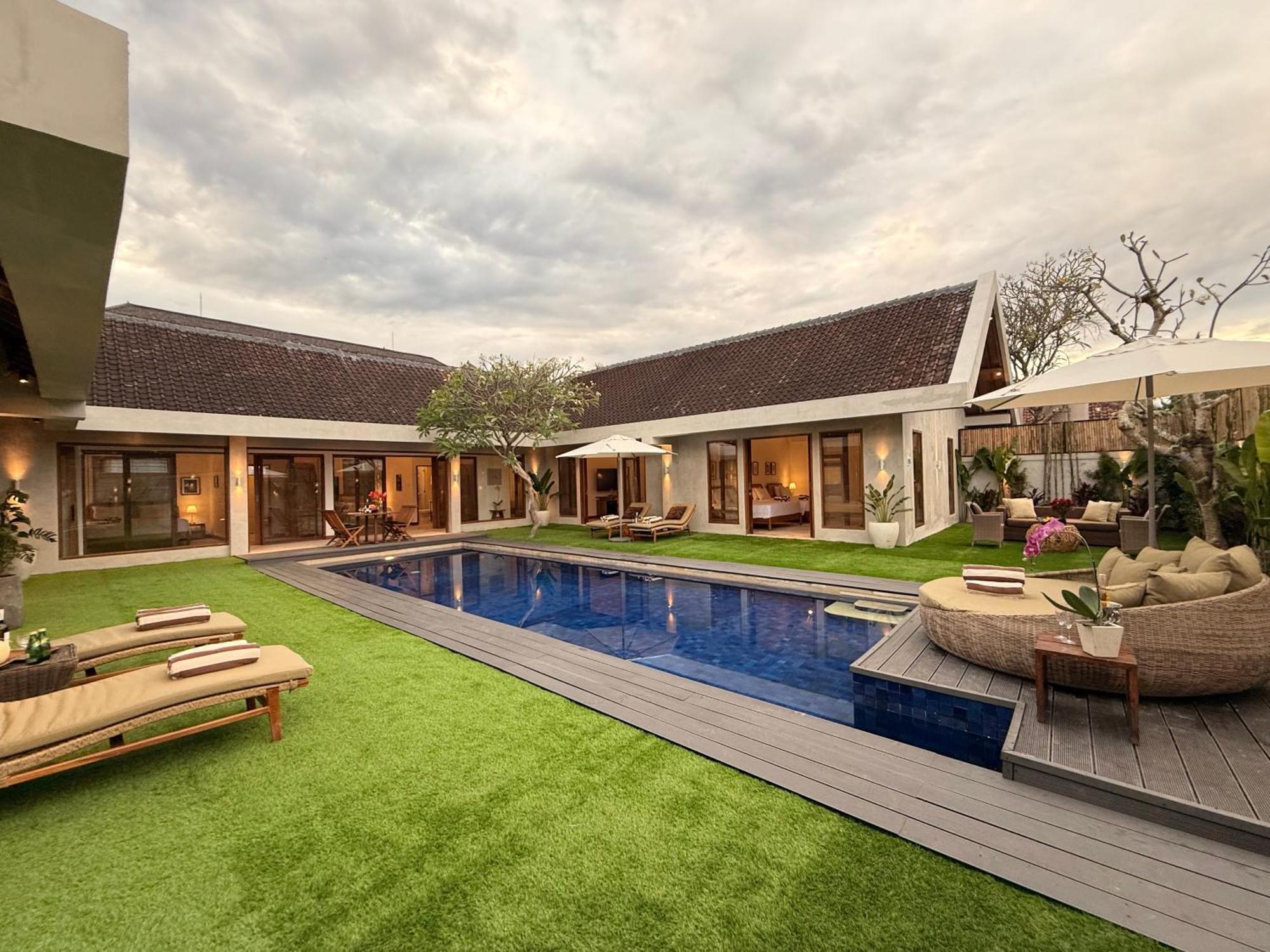 New, 8 Bed,10 Bath Villa, Location * Seminyak (Bali)
