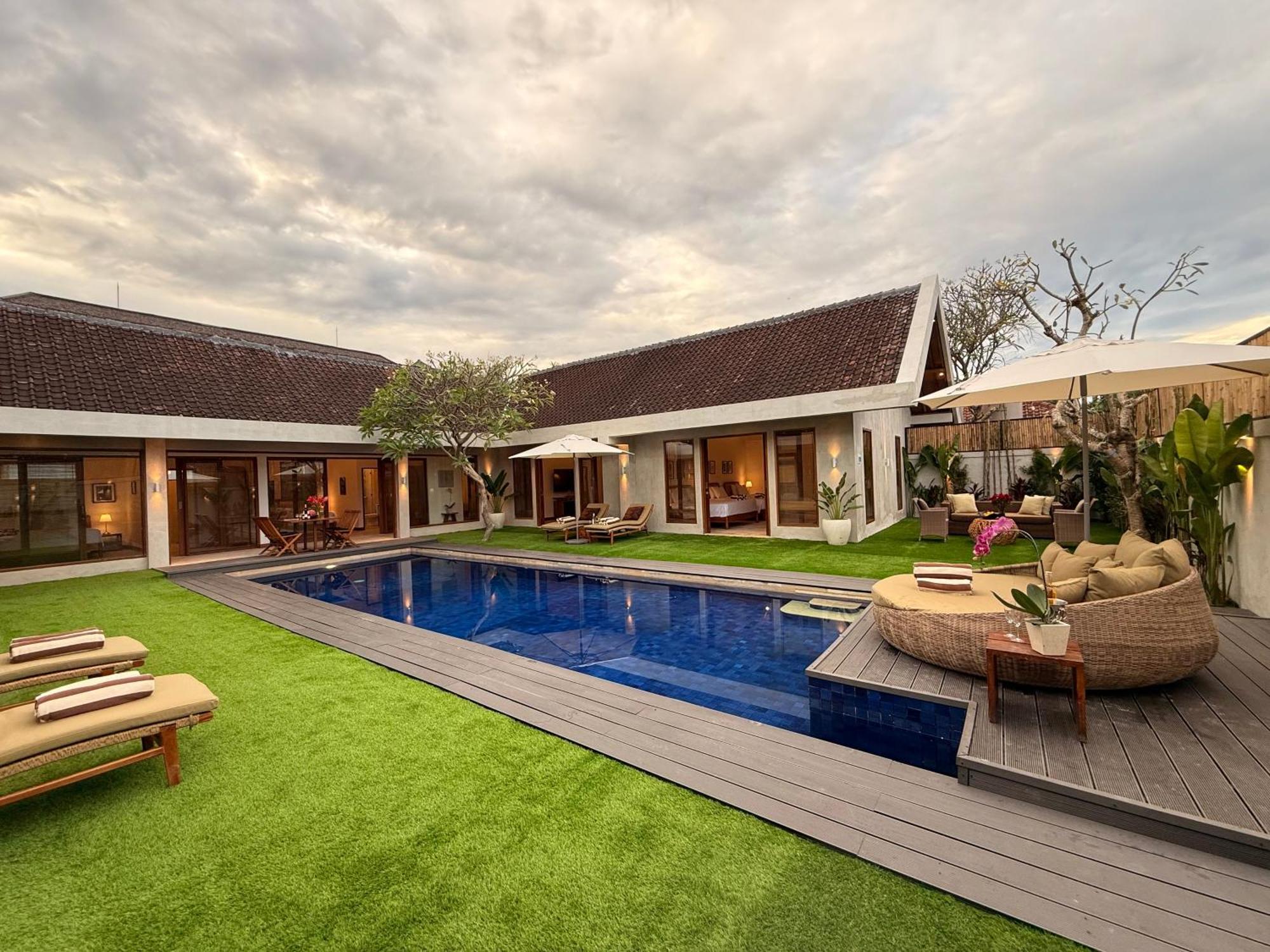 Villa New, 8 Bed,10 Bath Villa, Location Seminyak (Bali)