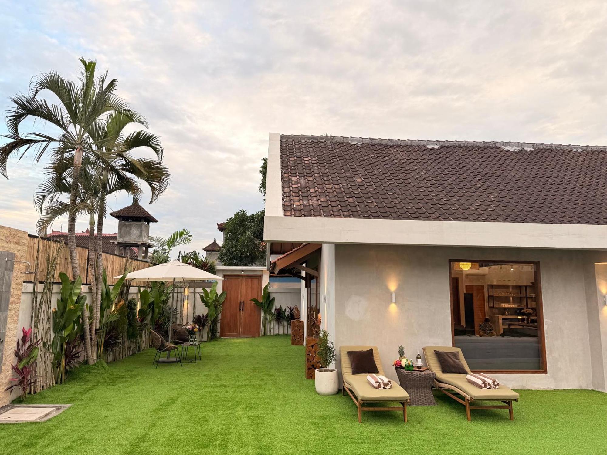 New, 8 Bed,10 Bath Villa, Location * Seminyak (Bali)