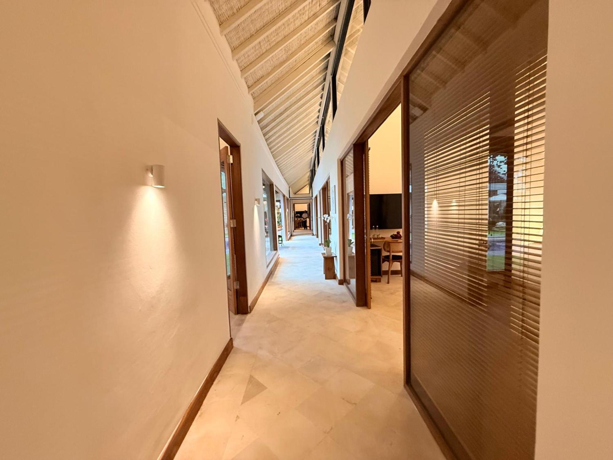 New, 8 Bed,10 Bath Villa, Location *