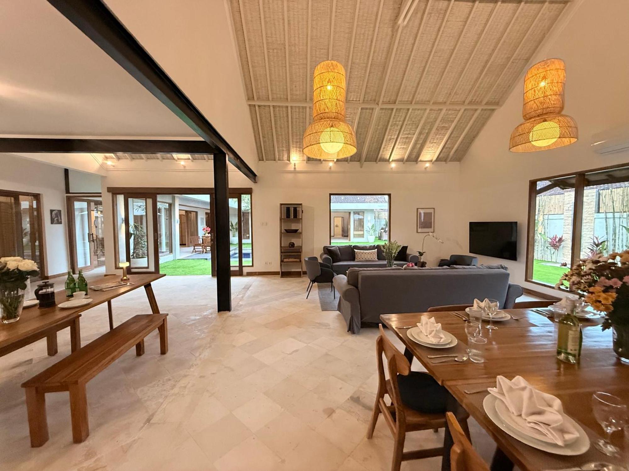 New, 8 Bed,10 Bath Villa, Location *