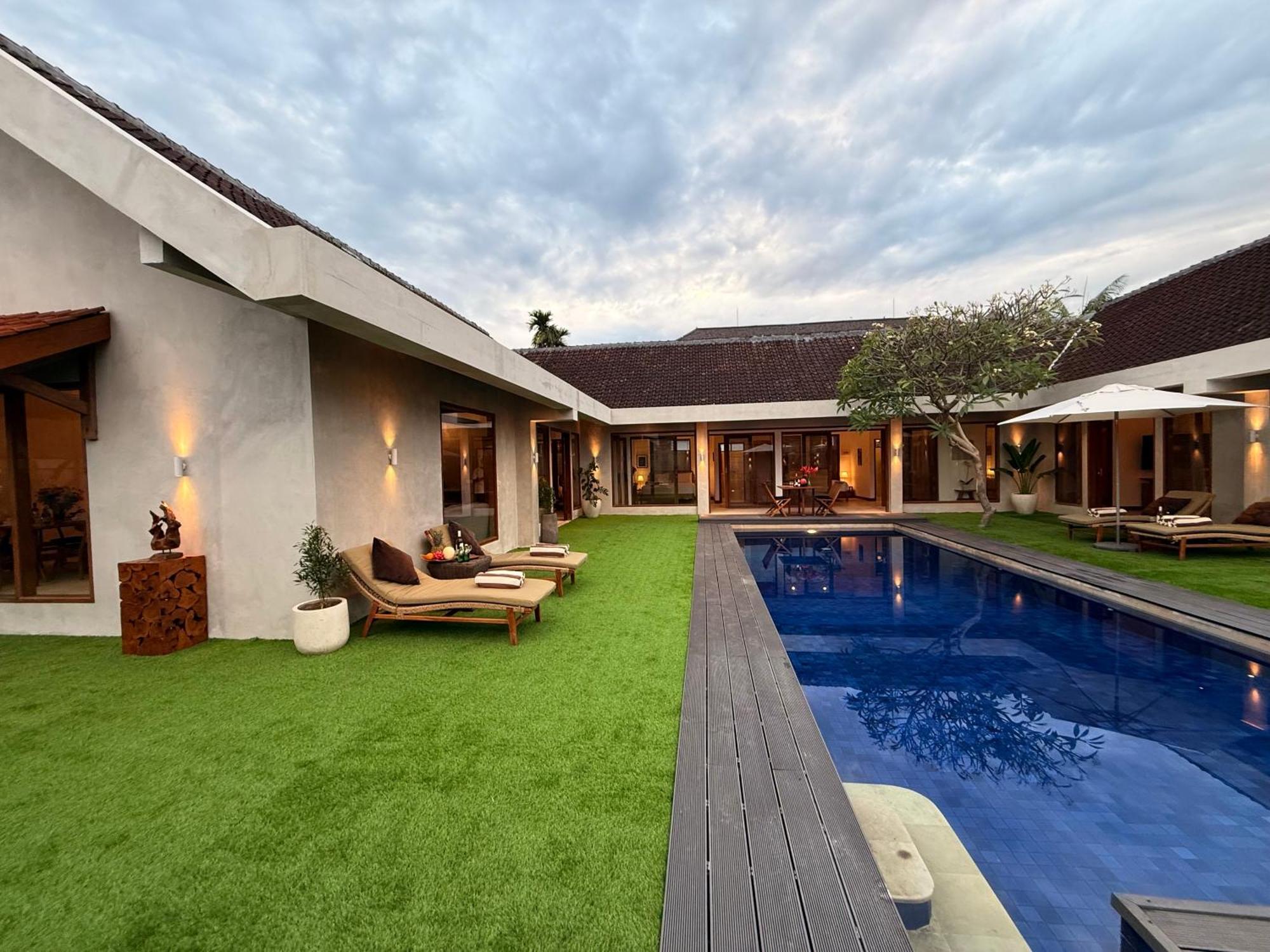 New, 8 Bed,10 Bath Villa, Location * Seminyak (Bali)