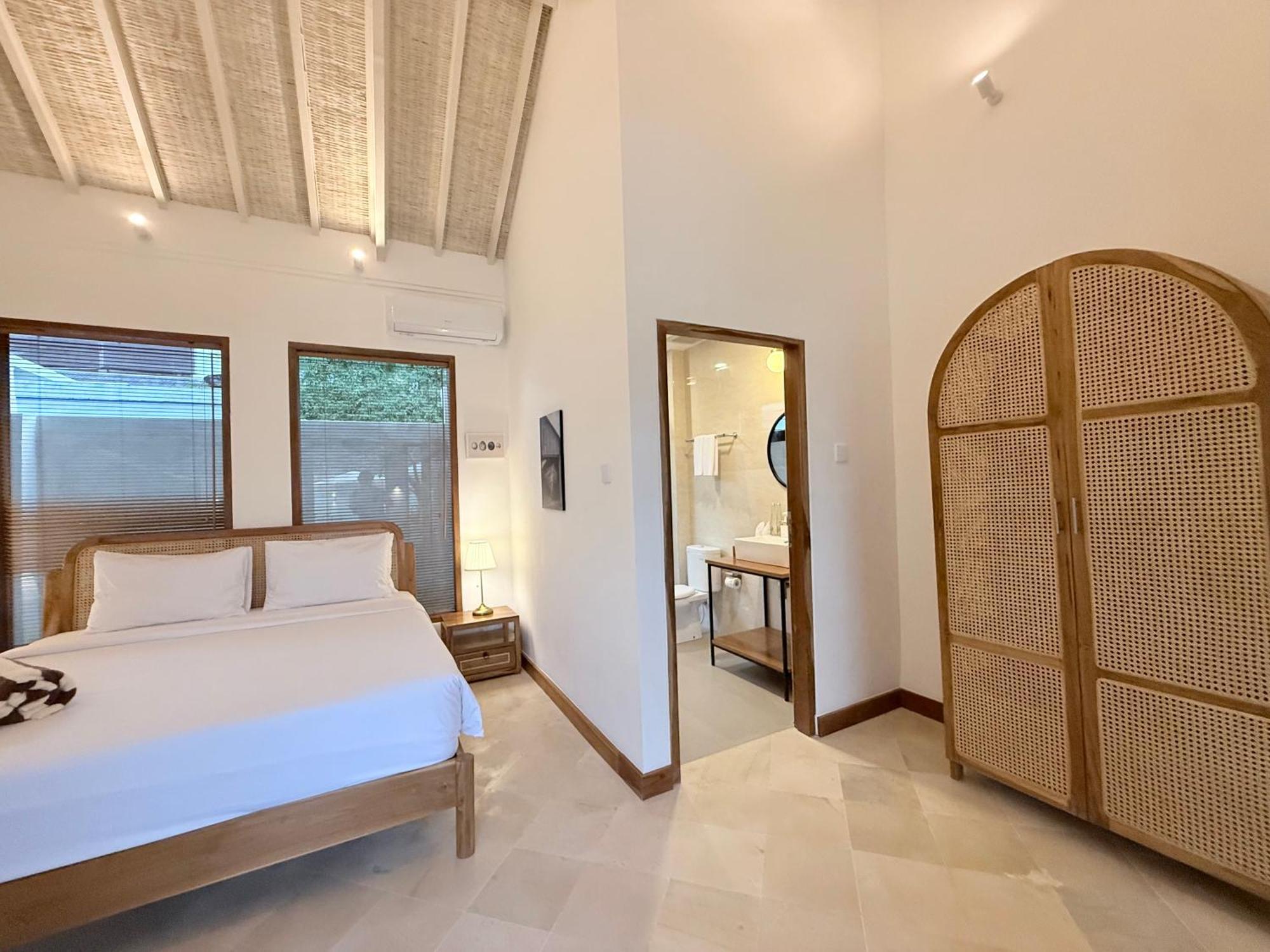 Villa New, 8 Bed,10 Bath Villa, Location Seminyak (Bali)
