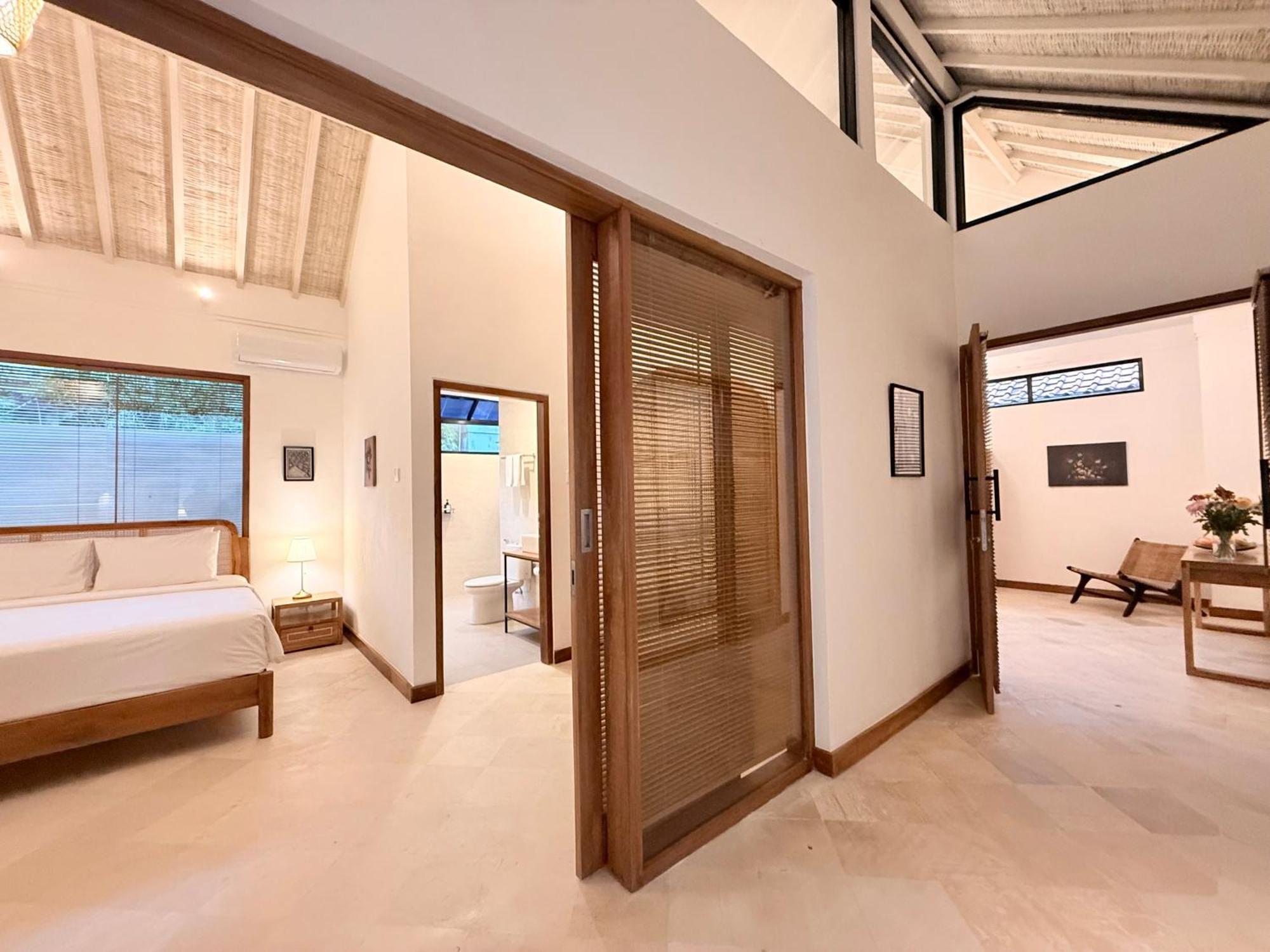 New, 8 Bed,10 Bath Villa, Location * Seminyak (Bali)