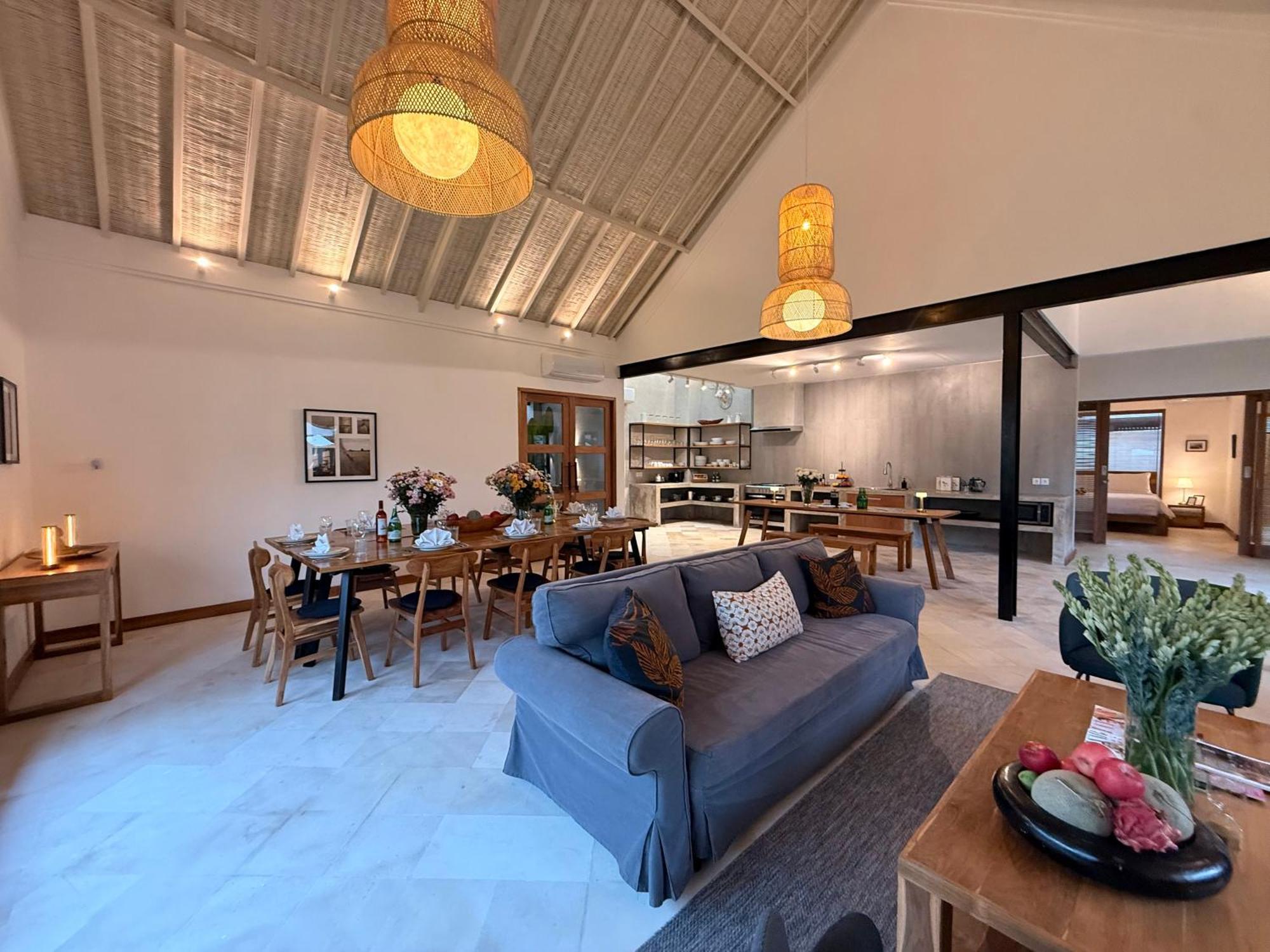 New, 8 Bed,10 Bath Villa, Location Villa *
