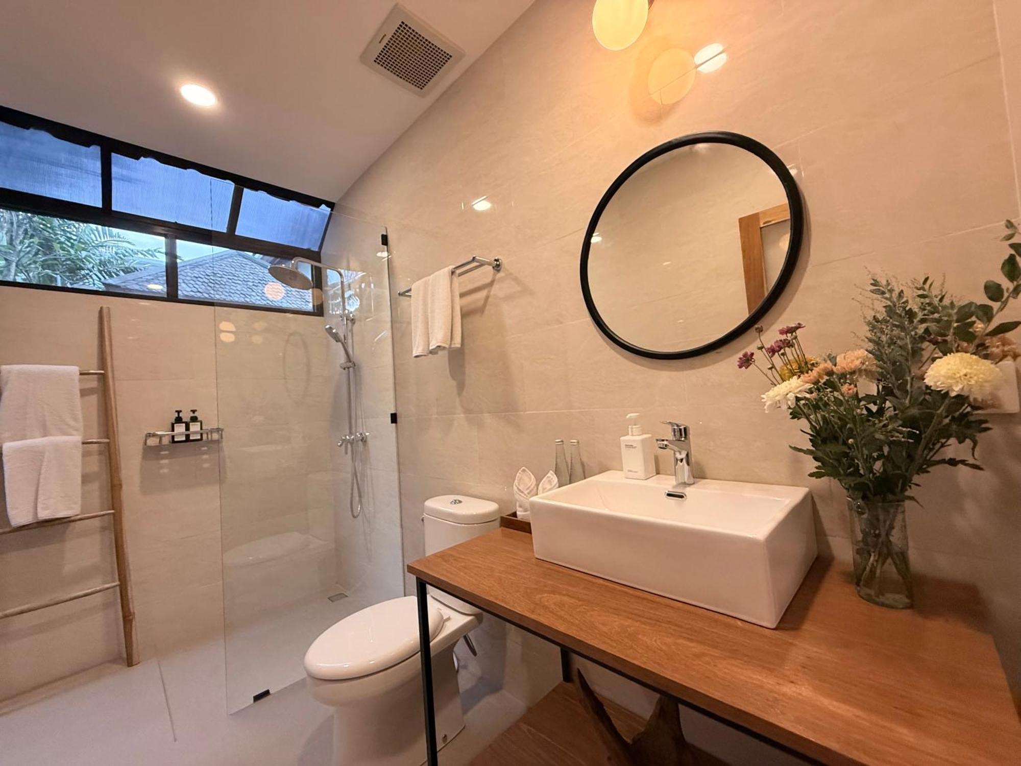 Villa New, 8 Bed,10 Bath Villa, Location Seminyak (Bali)