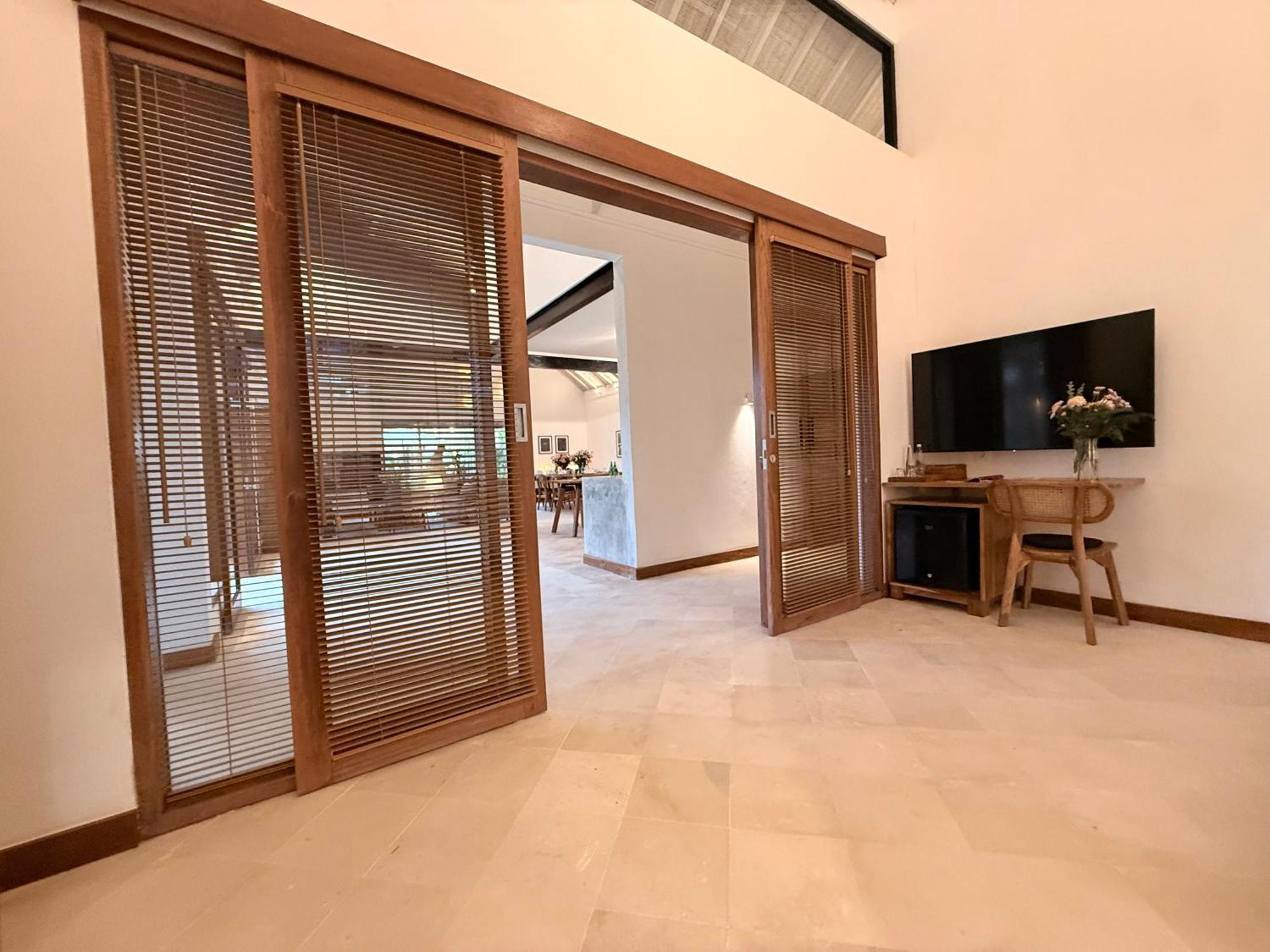 New, 8 Bed,10 Bath Villa, Location * Seminyak (Bali)