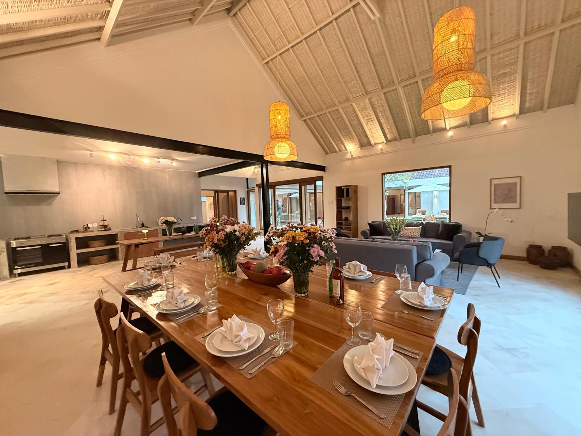 Villa New, 8 Bed,10 Bath Villa, Location *
