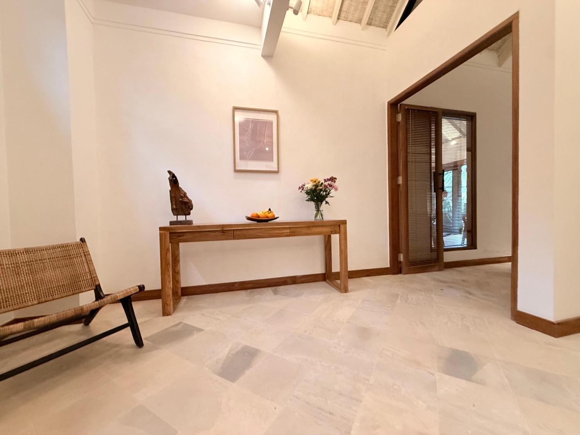 New, 8 Bed,10 Bath Villa, Location