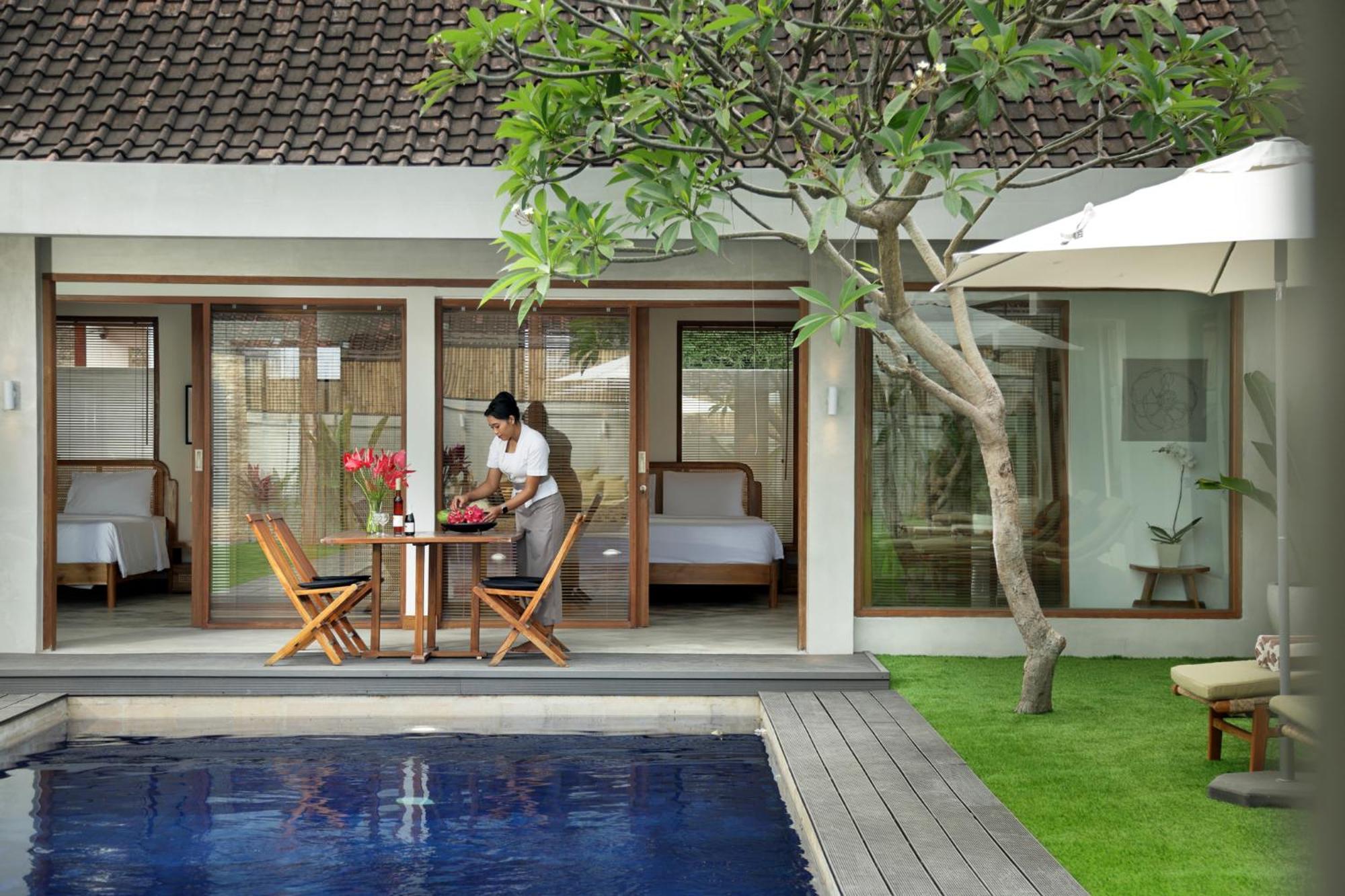 New, 8 Bed,10 Bath Villa, Location *