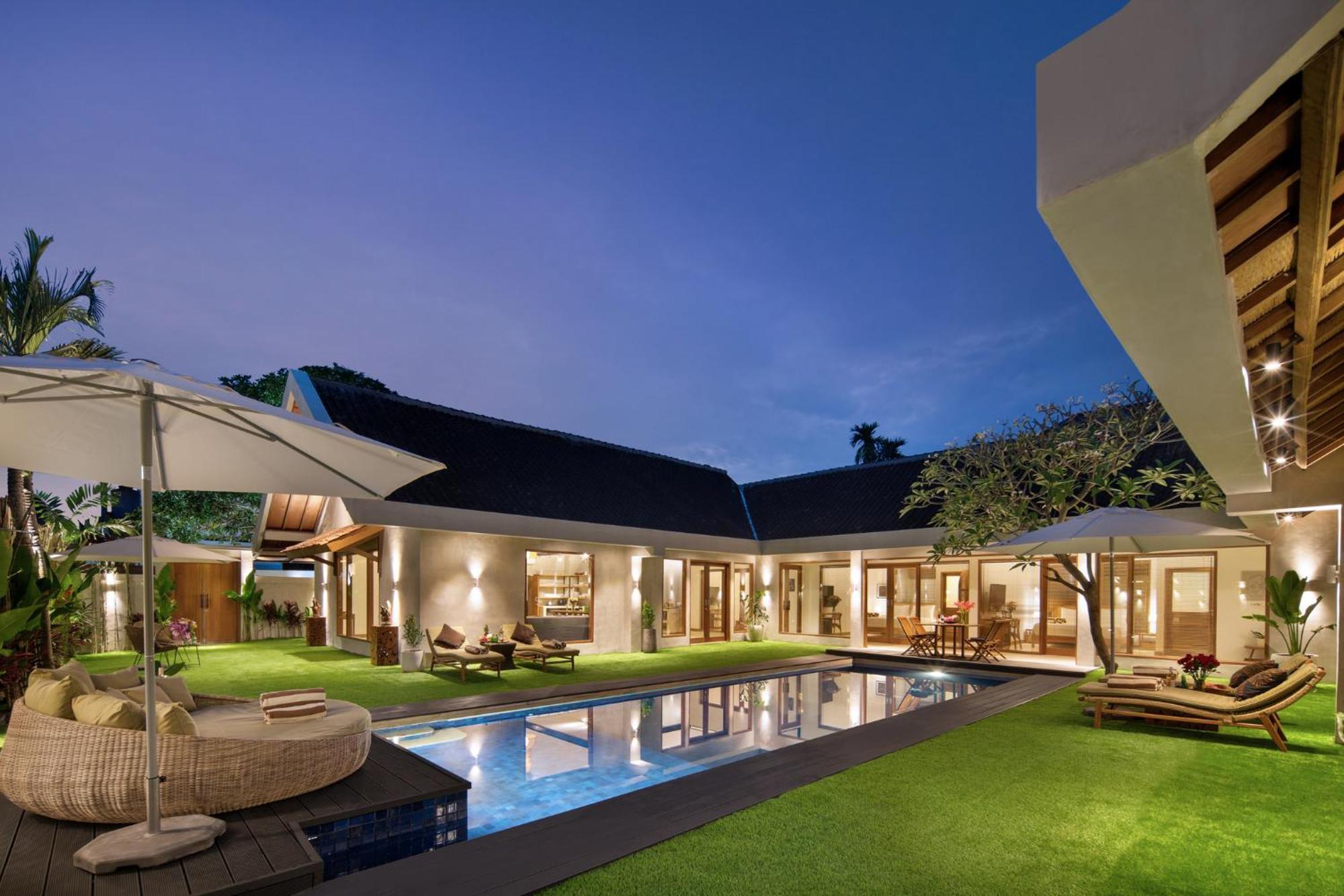 New, 8 Bed,10 Bath Villa, Location Seminyak (Bali)
