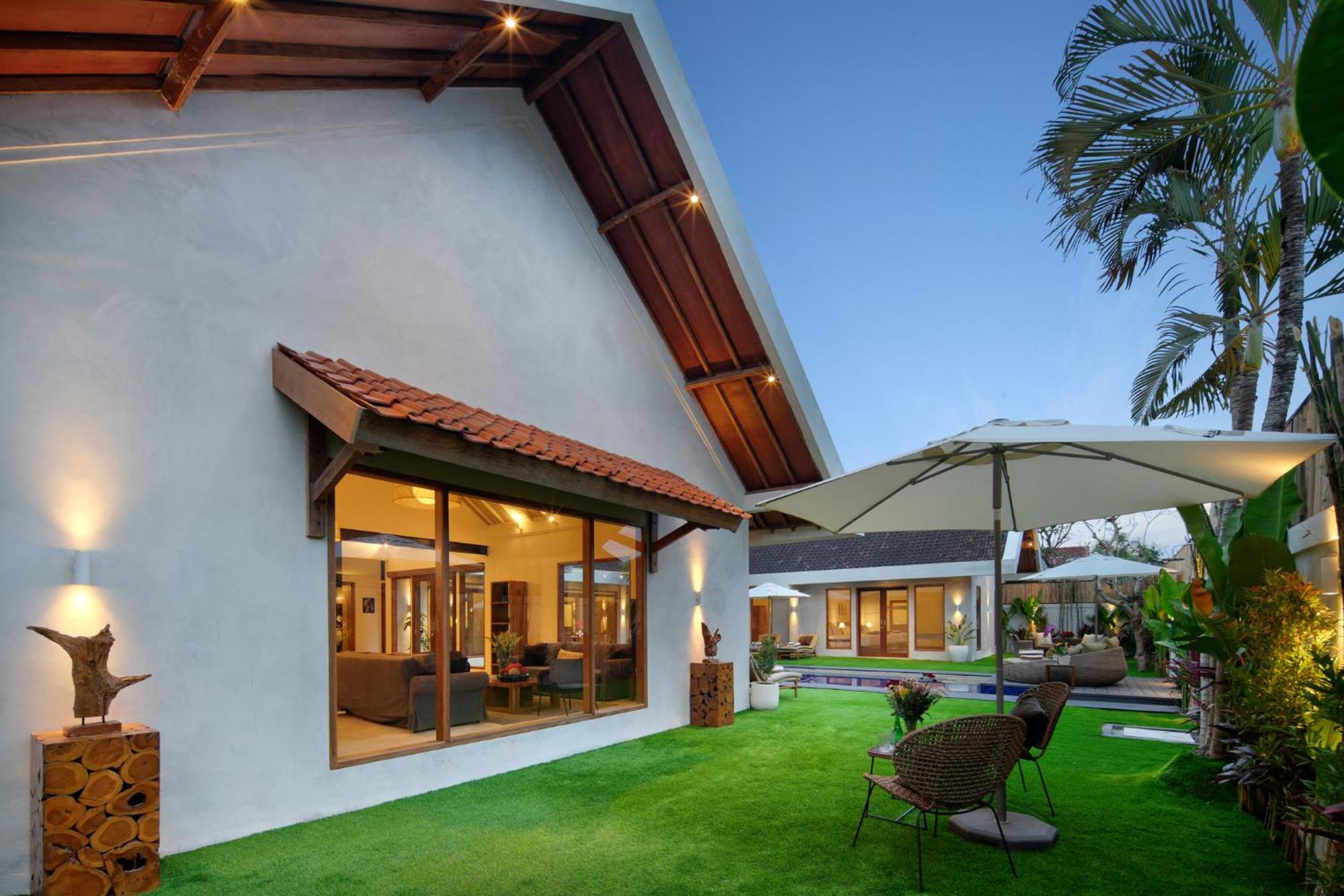 Villa New, 8 Bed,10 Bath Villa, Location Seminyak (Bali)
