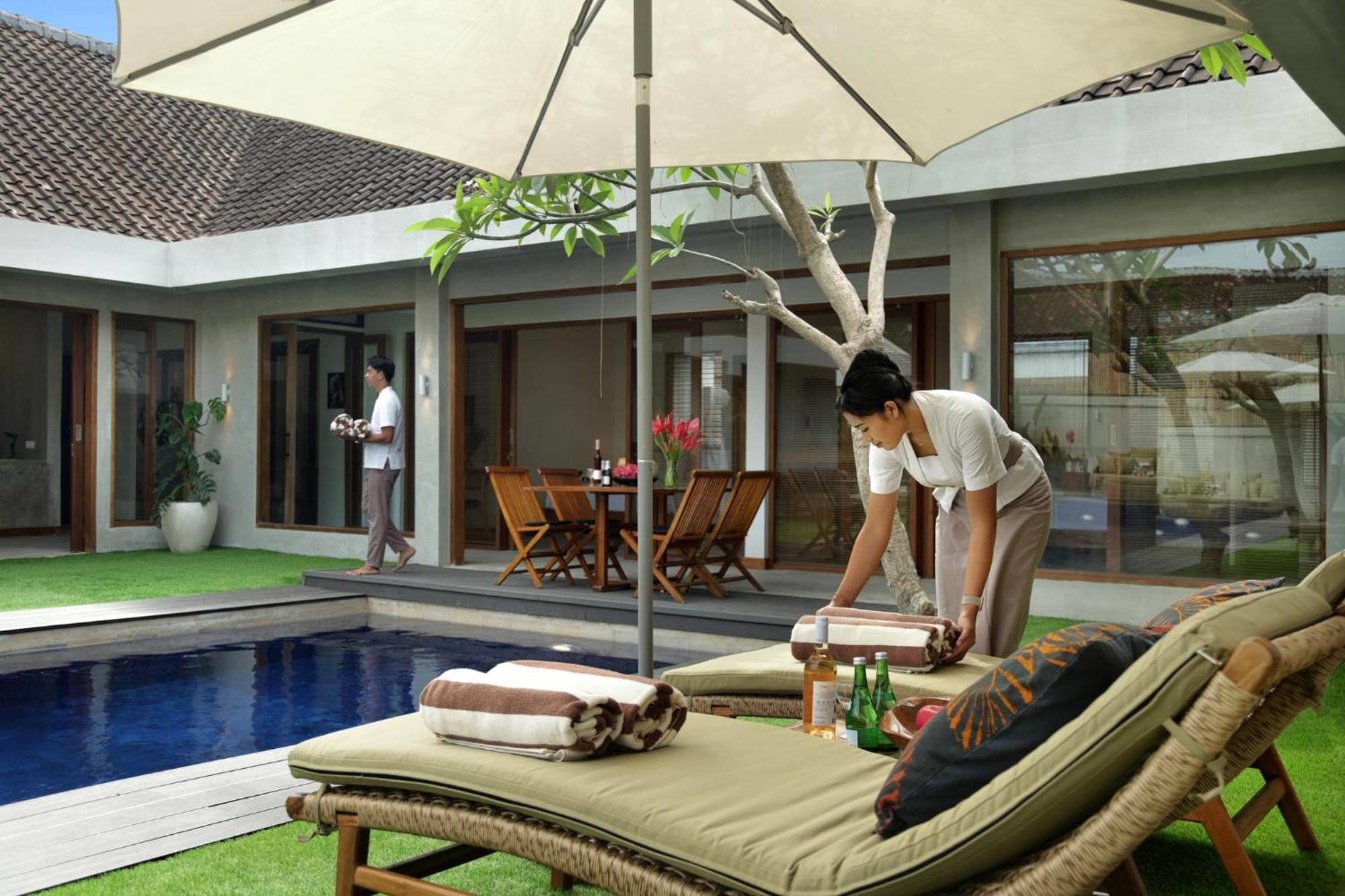 New, 8 Bed,10 Bath Villa, Location *