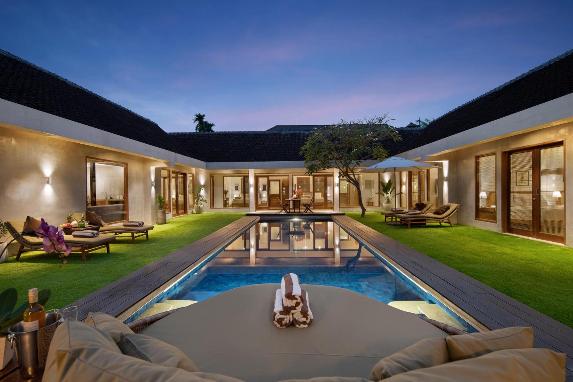 New, 8 Bed,10 Bath Villa, Location Seminyak (Bali)